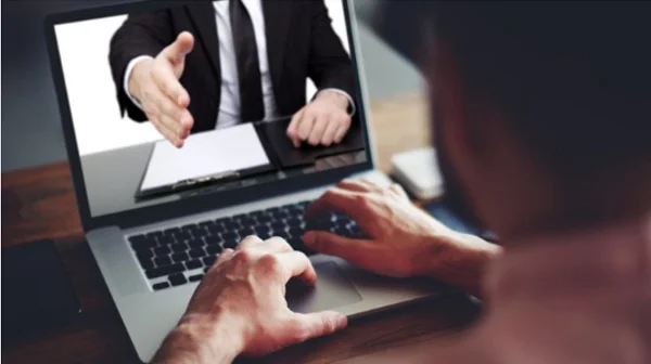 Deal sluiten via laptop